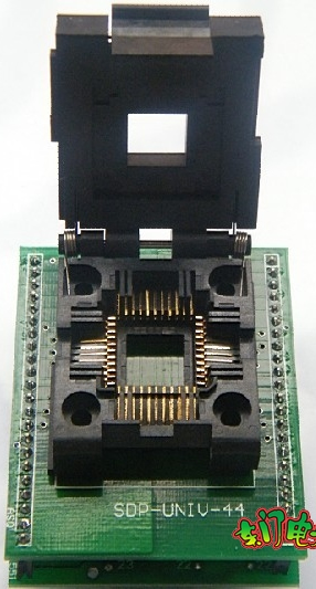 PLCC44 to DIP44 adapter with cover
